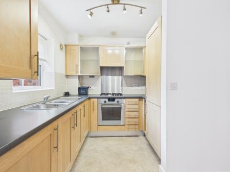 2 bedroom Flat to let in Holywell Drive, Warrington, WA1