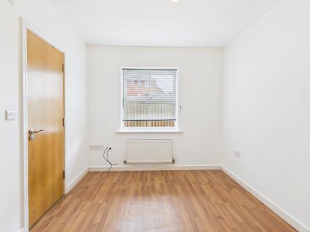 2 bedroom Flat to let in Holywell Drive, Warrington, WA1