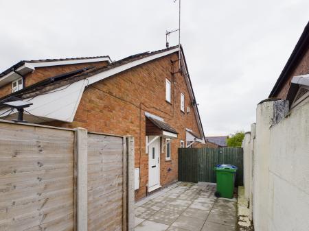 1 bedroom Semi-detached house to let in Hatchmere Close, Bewsey, Warrington, WA5