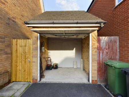 3 bedroom Semi-detached house to let in Southwold Crescent, Great Sankey, Warrington, WA5