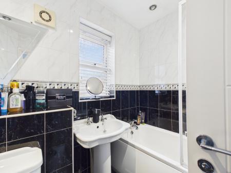 4 bedroom Detached house to let in Lady Richeld Close, Runcorn, WA7