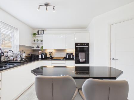 4 bedroom Detached house to let in Lady Richeld Close, Runcorn, WA7