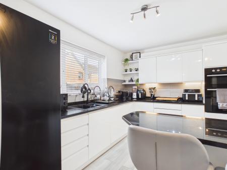 4 bedroom Detached house to let in Lady Richeld Close, Runcorn, WA7