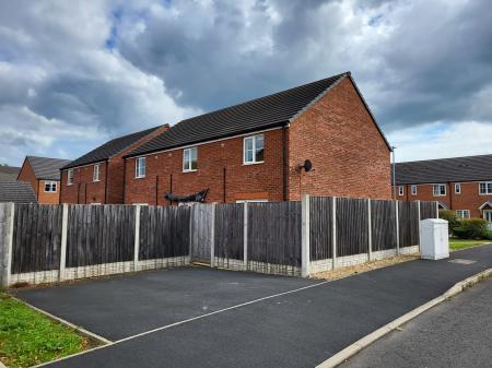 2 bedroom Mews house to let in Glossop Close, Warrington, WA1