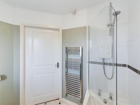 2 bedroom Flat to let in Phoenix Place, Great Sankey, Warrington, WA5