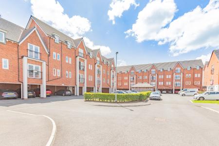 2 bedroom Flat to let in Louisiana Drive, Great Sankey, Warrington, WA5