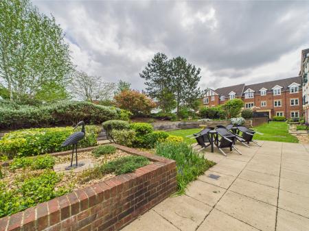 2 bedroom Flat for sale in Bath Road, Calcot, Reading, RG31