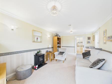 2 bedroom Flat for sale in Bath Road, Calcot, Reading, RG31