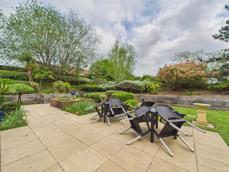 2 bedroom Flat for sale in Bath Road, Calcot, Reading, RG31