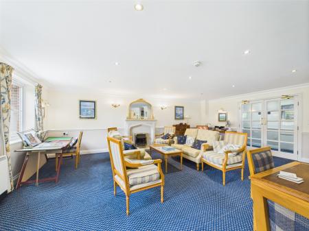 2 bedroom Flat for sale in Bath Road, Calcot, Reading, RG31