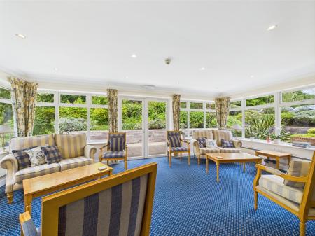 2 bedroom Flat for sale in Bath Road, Calcot, Reading, RG31