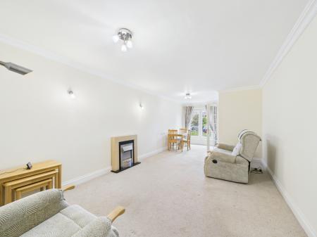 2 bedroom Flat for sale in Bath Road, Calcot, Reading, RG31