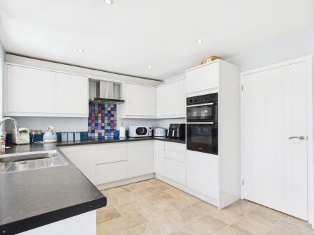 3 bedroom End of terrace house for sale in Blundells Road, Tilehurst, Reading, RG30