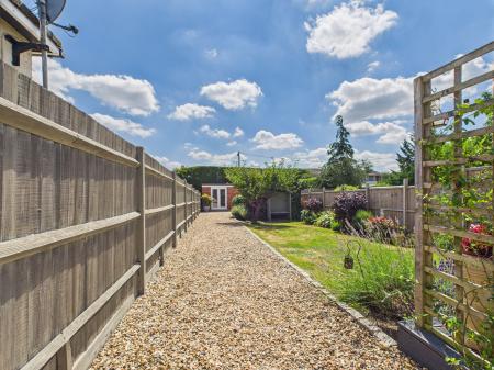 3 bedroom End of terrace house for sale in Blundells Road, Tilehurst, Reading, RG30