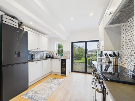 3 bedroom Semi-detached house for sale in Blundells Road, Tilehurst, Reading, RG30