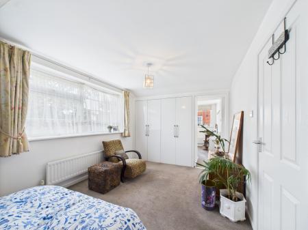 4 bedroom Detached house for sale in Boundary Close, Tilehurst, Reading, RG31