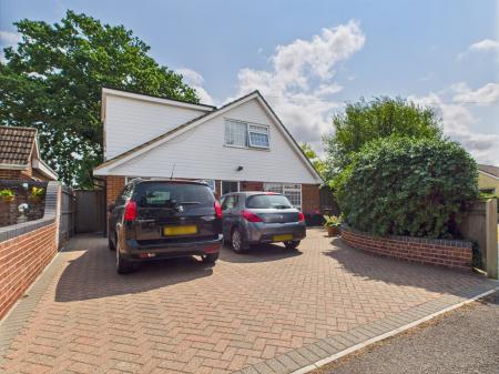4 bedroom Detached house for sale in Boundary Close, Tilehurst, Reading, RG31