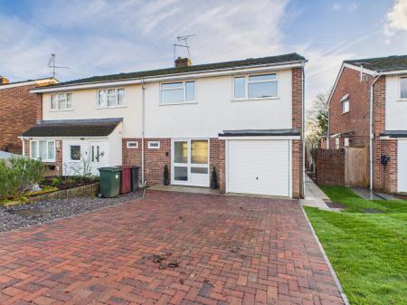 4 bedroom Semi-detached house for sale in Cheddington Close, Tilehurst, Reading, RG30