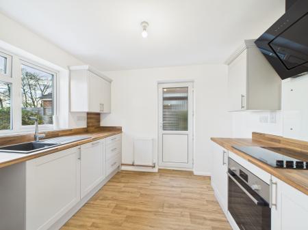 4 bedroom Semi-detached house for sale in Cheddington Close, Tilehurst, Reading, RG30