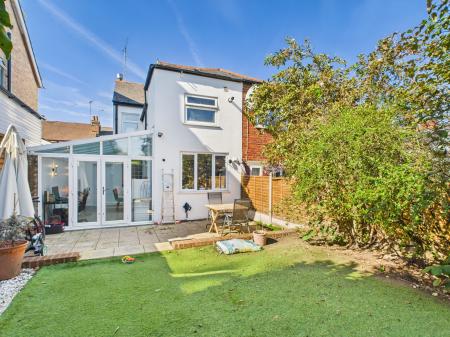 3 bedroom End of terrace house for sale in Elm Park Road, West Reading, Reading, RG30