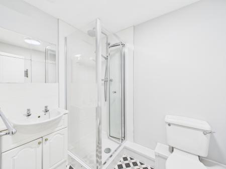 2 bedroom Flat for sale in Elm Park, Reading, RG30