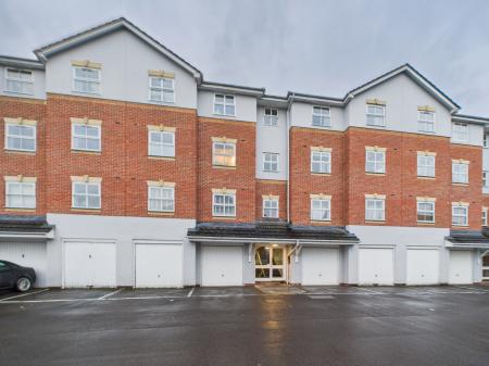 2 bedroom Flat for sale in Elm Park, Reading, RG30