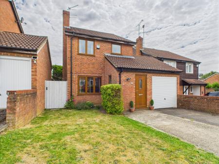 3 bedroom Detached house for sale in Fairlop Close, Calcot, Reading, RG31