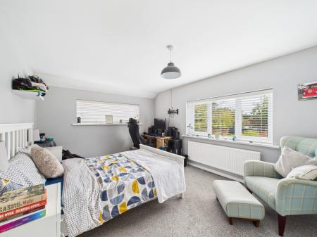3 bedroom Detached house for sale in Halls Road, Tilehurst, Reading, RG30