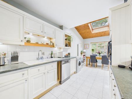 3 bedroom Detached house for sale in Halls Road, Tilehurst, Reading, RG30