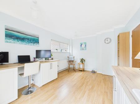 3 bedroom Detached house for sale in Halls Road, Tilehurst, Reading, RG30