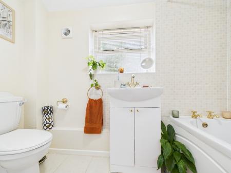 3 bedroom Detached house for sale in Halls Road, Tilehurst, Reading, RG30