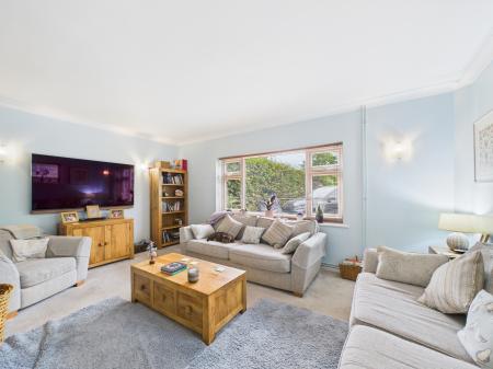 3 bedroom Detached house for sale in Halls Road, Tilehurst, Reading, RG30