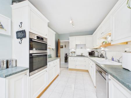 3 bedroom Detached house for sale in Halls Road, Tilehurst, Reading, RG30