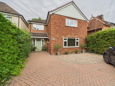 3 bedroom Detached house for sale in Halls Road, Tilehurst, Reading, RG30