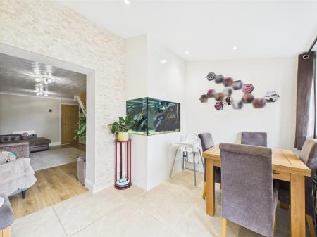 2 bedroom End of terrace house for sale in Hanbury Drive, Calcot, Reading, RG31