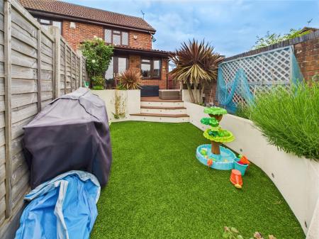 2 bedroom End of terrace house for sale in Hanbury Drive, Calcot, Reading, RG31