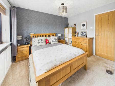 2 bedroom End of terrace house for sale in Hanbury Drive, Calcot, Reading, RG31