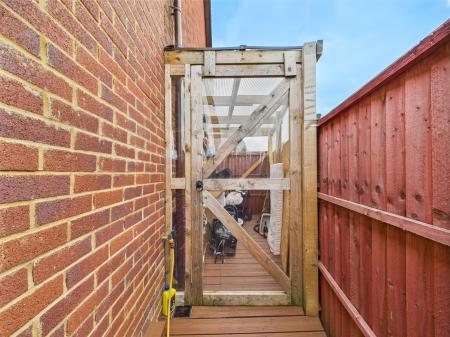 2 bedroom End of terrace house for sale in Hanbury Drive, Calcot, Reading, RG31