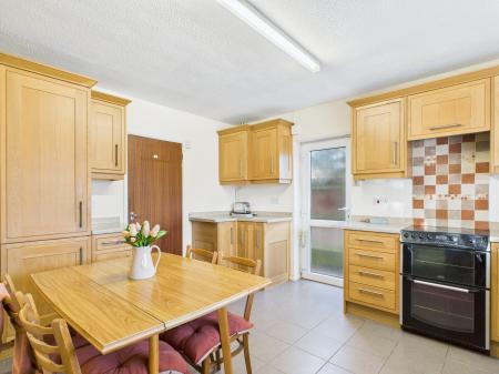 4 bedroom Detached house for sale in Holybrook Crescent, Southcote, Reading, RG30