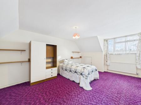 4 bedroom Detached house for sale in Holybrook Crescent, Southcote, Reading, RG30