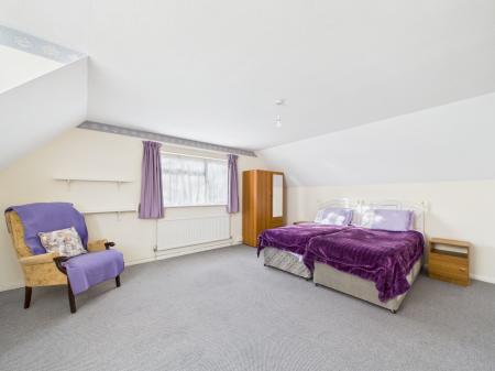 4 bedroom Detached house for sale in Holybrook Crescent, Southcote, Reading, RG30