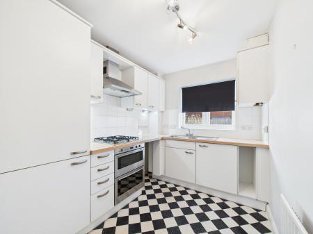 2 bedroom Flat for sale in Malyns Way, Tilehurst, Reading, RG31