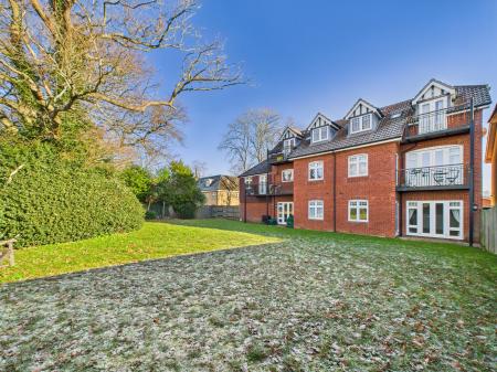 2 bedroom Flat for sale in Malyns Way, Tilehurst, Reading, RG31