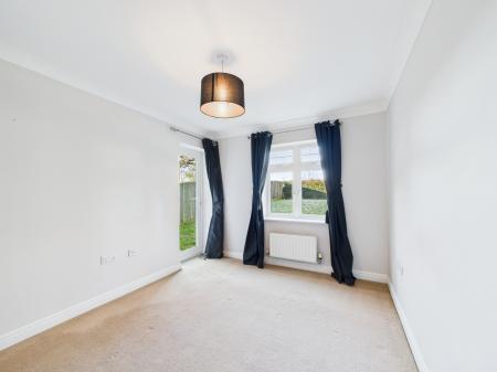 2 bedroom Flat for sale in Malyns Way, Tilehurst, Reading, RG31