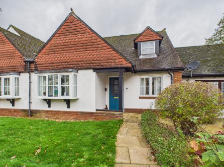 2 bedroom Bungalow for sale in Oakwood Cottages, Tilehurst, Reading, RG31