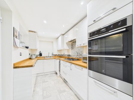 3 bedroom End of terrace house for sale in Rodway Road, Tilehurst, Reading, RG30