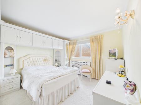 3 bedroom Link detached house for sale in Sandhills Way, Calcot, Reading, RG31