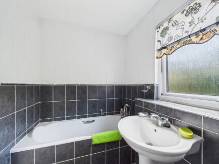 3 bedroom Link detached house for sale in Sandhills Way, Calcot, Reading, RG31