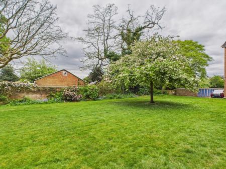 2 bedroom Ground floor flat for sale in Valerie Court, Bath Road, Reading, Reading, RG1