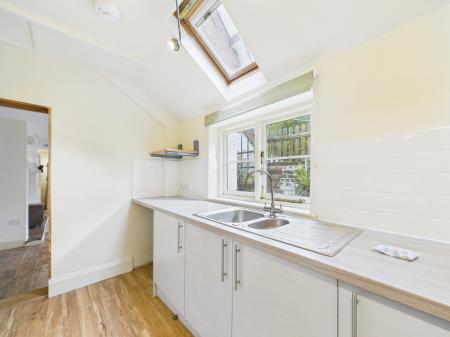 3 bedroom Semi-detached house to let in Reading Road, Lower Basildon, RG8